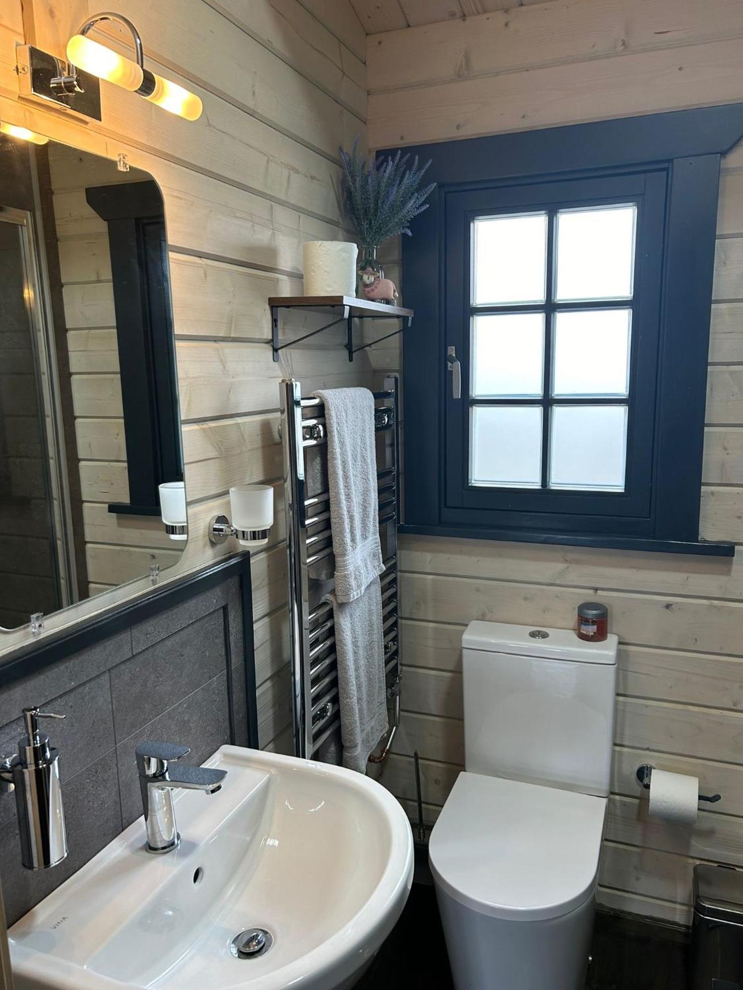 Little Rock Retreat Log Cabin With Hot Tub Castletown Gheoghegan Buitenkant foto